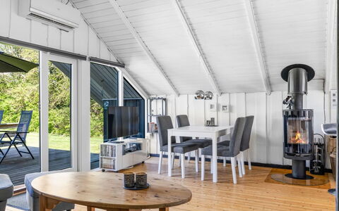 Lovis - 570M from the Sea: Dak, Huis, Huis, Verblijf, Siding, Landgoed, Oprit, Garden Gebouwen, Werf, Schuur