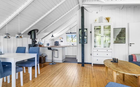 Lovis - 570M from the Sea: Dak, Huis, Huis, Verblijf, Siding, Landgoed, Oprit, Garden Gebouwen, Werf, Schuur