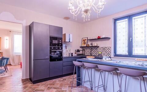 Umbriancevilla: Meubilair, Interieur Ontwerp, Flooring, Keuken, Verdieping, Cabinetry, Hout, Countertop, Plafond, Toestel Van De Keuken