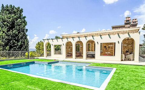 Umbriancevilla: Landgoed, Tuin, Zwembad, Herenhuis, Hacienda, Boerderij, Gazon, Villa, Schaduw, Landscaping
