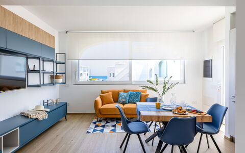 Brezza Costa Conero: Meubilair, Interieur Ontwerp, Bankstel, Flooring, Verdieping, Woonkamer, Hout, Kamer, Tafel, Plafond