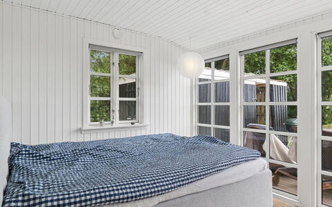 Catalin - 50M from the Sea: Hout, Huis, Meubilair, Hardwood, Schuifraam, Beits, Slaapkamer, Ontwerp, Bed, Werf