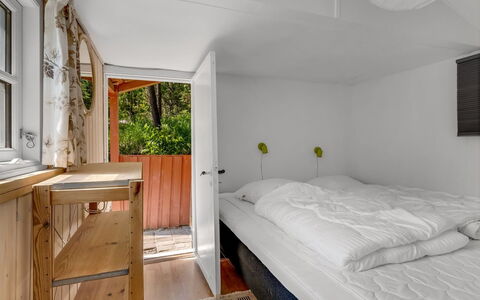 Goodje - 400M from the Sea: Hout, Flooring, Interieur Ontwerp, Verdieping, Slaapkamer, Plafond, Beits, Bed, Hardwood, Kamer