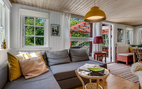 Goodje - 400M from the Sea: Meubilair, Interieur Ontwerp, Flooring, Hout, Bankstel, Verdieping, Huis, Tafel, Woonkamer, Kamer