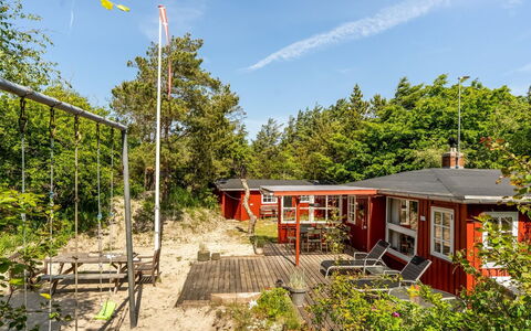 Goodje - 400M from the Sea: Verblijf, Schaduw, Werf, Garden Gebouwen, Veranda, Outdoor Structuur, Blokhut, Schuur, Eco Hotel