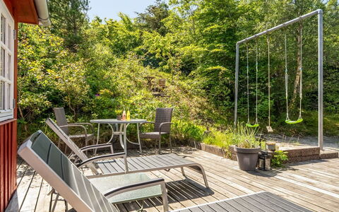 Goodje - 400M from the Sea: Hout, Meubilair, Buitenmeubels, Stoel, Tuin, Dek, Schaduw, Hardwood, Houten Vloer