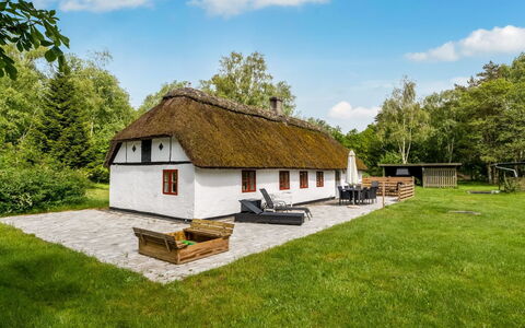Aatos - 2Km from the Sea: Hout, Huis, Veranda, Dek, Hardwood, Dak, Beits, Houten Vloer, Eco Hotel