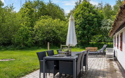 Aatos - 2Km from the Sea: Hout, Huis, Veranda, Dek, Hardwood, Dak, Beits, Houten Vloer, Eco Hotel