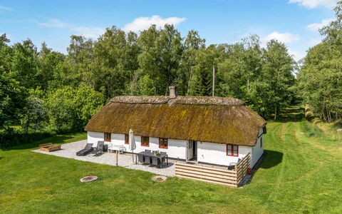 Aatos - 2Km from the Sea: Hout, Huis, Veranda, Dek, Hardwood, Dak, Beits, Houten Vloer, Eco Hotel
