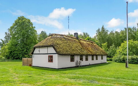 Aatos - 2Km from the Sea: Hout, Huis, Veranda, Dek, Hardwood, Dak, Beits, Houten Vloer, Eco Hotel