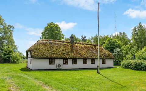 Aatos - 2Km from the Sea: Hout, Huis, Veranda, Dek, Hardwood, Dak, Beits, Houten Vloer, Eco Hotel