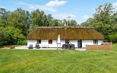 Aatos - 2Km from the Sea: Hout, Huis, Veranda, Dek, Hardwood, Dak, Beits, Houten Vloer, Eco Hotel