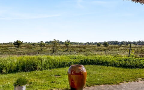 Esma - 3Km from the Sea: Gebouw, Huis, Venster, Huis, Dak, Woongebied, Struik, Verblijf, Land Lot