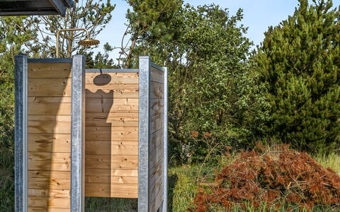 Esma - 3Km from the Sea: Gebouw, Huis, Venster, Huis, Dak, Woongebied, Struik, Verblijf, Land Lot