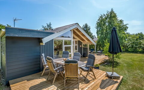 Leeve - 1.3Km from the Sea: Hout, Siding, Deur, Verblijf, Verf, Werf, Schuifraam, Garden Gebouwen, Backyard, Plank