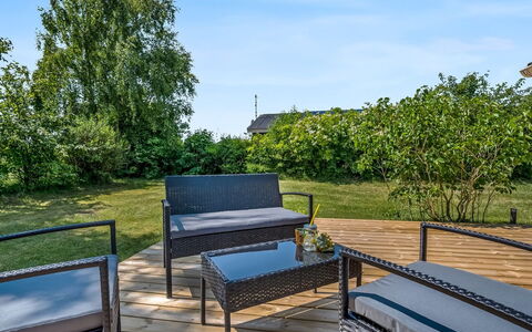Leeve - 1.3Km from the Sea: Hout, Siding, Deur, Verblijf, Verf, Werf, Schuifraam, Garden Gebouwen, Backyard, Plank