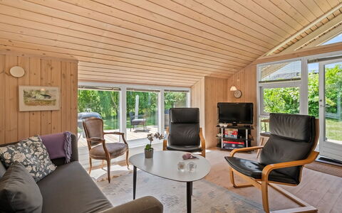 Leeve - 1.3Km from the Sea: Huis, Huis, Deur, Dak, Verblijf, Landgoed, Tuin, Schaduw, Siding, Werf