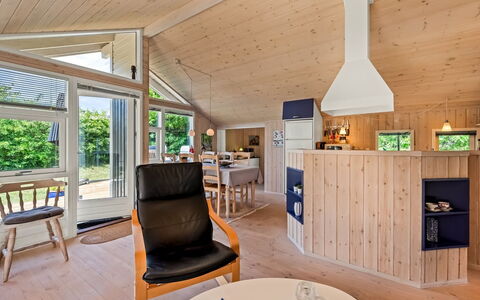 Leeve - 1.3Km from the Sea: Huis, Huis, Deur, Dak, Verblijf, Landgoed, Tuin, Schaduw, Siding, Werf