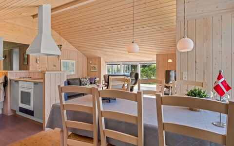 Leeve - 1.3Km from the Sea: Huis, Huis, Deur, Dak, Verblijf, Landgoed, Tuin, Schaduw, Siding, Werf