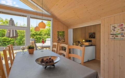 Leeve - 1.3Km from the Sea: Huis, Huis, Deur, Dak, Verblijf, Landgoed, Tuin, Schaduw, Siding, Werf