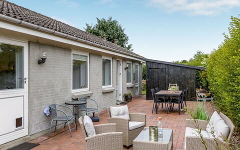 Tolke - 400M from the Sea: Dak, Huis, Huis, Verblijf, Deur, Siding, Dek, Veranda, Plank, Hardwood