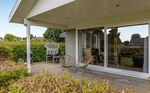 Tolke - 400M from the Sea: Dak, Huis, Huis, Verblijf, Deur, Siding, Dek, Veranda, Plank, Hardwood