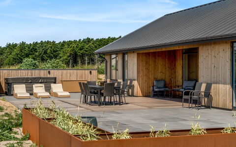 Merta - 800M from the Sea: Hout, Huis, Veranda, Dek, Hardwood, Dak, Beits, Houten Vloer, Eco Hotel