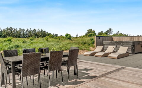Merta - 800M from the Sea: Hout, Huis, Veranda, Dek, Hardwood, Dak, Beits, Houten Vloer, Eco Hotel