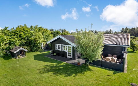 Helemine - 500M from the Sea: Blauw, Struik, Verblijf, Groundcover, Tuin, Landgoed, Schaduw, Landscaping, Boerderij, Eco Hotel