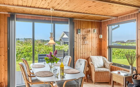 Iiris - 200M from the Sea: Hout, Deur, Meubilair, Land Lot, Huis, Beits, Veranda, Hardwood, Stoel, Dek