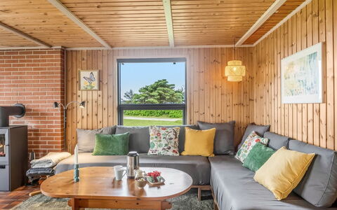 Iiris - 200M from the Sea: Meubilair, Interieur Ontwerp, Flooring, Hout, Verdieping, Plafond, Bankstel, Kamer, Woonkamer, Verlichting