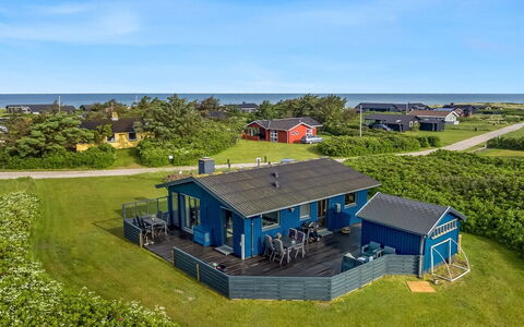 Iiris - 200M from the Sea: Hout, Huis, Veranda, Dek, Hardwood, Dak, Beits, Houten Vloer, Eco Hotel