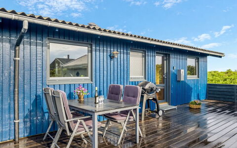 Iiris - 200M from the Sea: Hout, Huis, Veranda, Dek, Hardwood, Dak, Beits, Houten Vloer, Eco Hotel