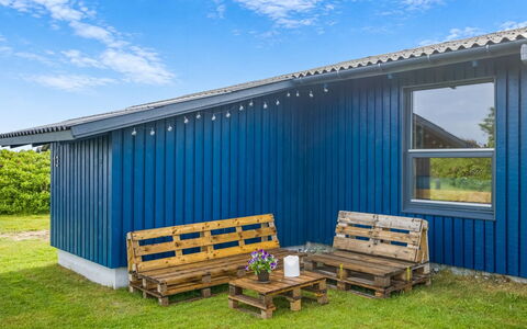 Iiris - 200M from the Sea: Hout, Huis, Veranda, Dek, Hardwood, Dak, Beits, Houten Vloer, Eco Hotel