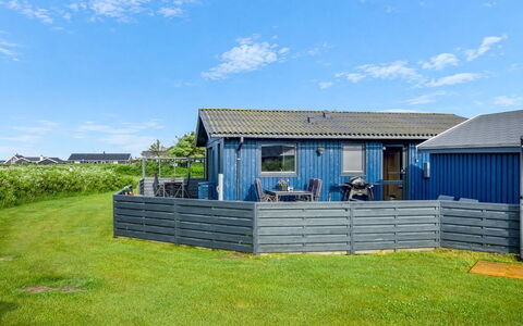 Iiris - 200M from the Sea: Hout, Huis, Veranda, Dek, Hardwood, Dak, Beits, Houten Vloer, Eco Hotel