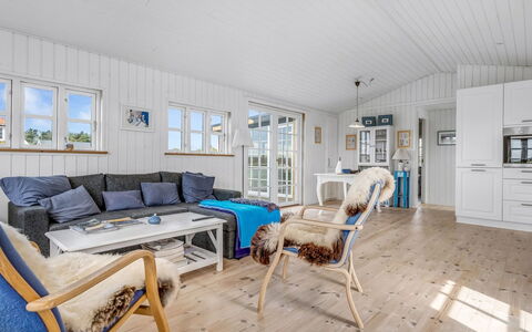 Thine - 250M from the Sea: Huis, Dak, Huis, Verblijf, Schuur, Garden Gebouwen, Siding, Werf, Blokhut, Hut