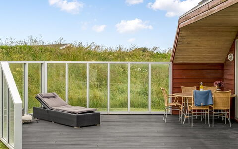 Tjark - 500M from the Sea: Hout, Huis, Veranda, Dek, Hardwood, Dak, Beits, Houten Vloer, Eco Hotel