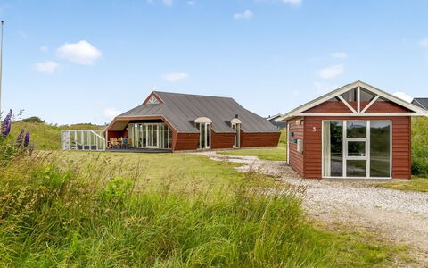 Tjark - 500M from the Sea: Hout, Huis, Veranda, Dek, Hardwood, Dak, Beits, Houten Vloer, Eco Hotel