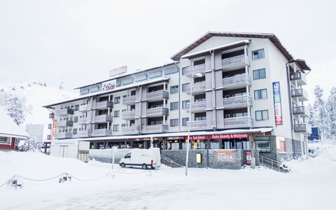 Ruka Chalets 3404: Woongebied, Appartement, Stedelijk Ontwerp, Condominium, Balkon, Schaduw, Binnenplaats, Ontwerp, Werf, Daylighting