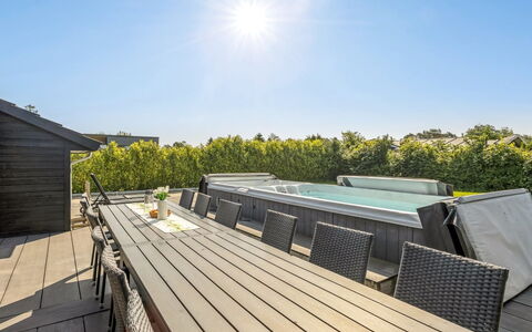 Bernadine - 500M from the Sea: Hout, Huis, Veranda, Dek, Hardwood, Dak, Beits, Houten Vloer, Eco Hotel