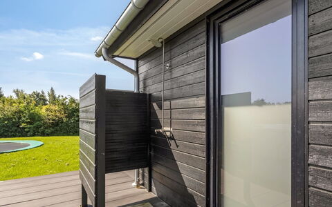 Bernadine - 500M from the Sea: Hout, Huis, Veranda, Dek, Hardwood, Dak, Beits, Houten Vloer, Eco Hotel