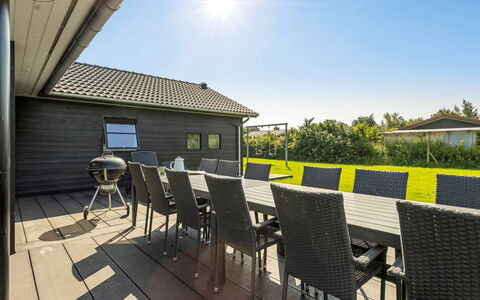 Bernadine - 500M from the Sea: Hout, Huis, Veranda, Dek, Hardwood, Dak, Beits, Houten Vloer, Eco Hotel