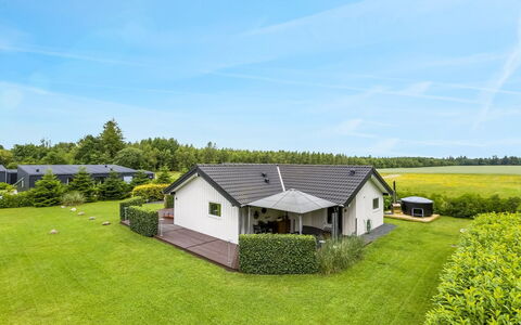 Naimi - 30Km from the Sea: Landgoed, Schaduw, Oprit, Boerderij