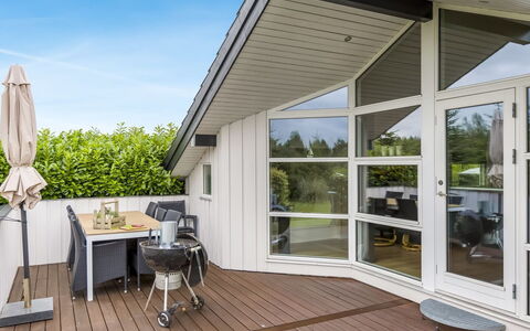 Naimi - 30Km from the Sea: Landgoed, Schaduw, Oprit, Boerderij