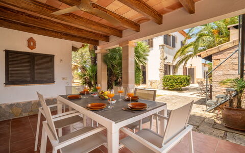 Can Jordi: Blauw, Geel, Balkon, Beits, Hotel, Kamerplant