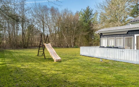 Iris - 200M to the Fjord: Dak, Huis, Huis, Verblijf, Deur, Siding, Dek, Veranda, Plank, Hardwood