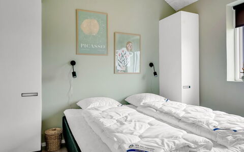 Konrad - from the Sea: Bed, Slaapkamer, Bedding, Laken, Interieur Ontwerp, Verdieping, Plafond, Flooring, Meubilair, Linens