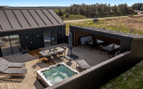 Konrad - from the Sea: Samengesteld Materiaal, Dek, Zwembad, Schaduw, Hardwood, Toevlucht, Ontwerp, Binnenplaats, Beits, Eco Hotel
