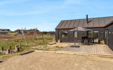 Konrad - from the Sea: Lucht, Dak, Huis, Huis, Verblijf, Land Lot, Plain, Landelijk Gebied, Siding, Schuur