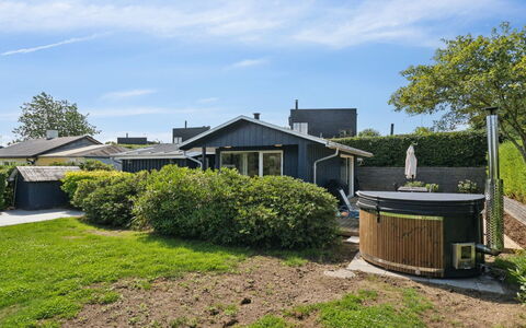 Enrica - 250M from the Sea: Appartement, Condominium, Landgoed, Balkon, Villa, Hotel